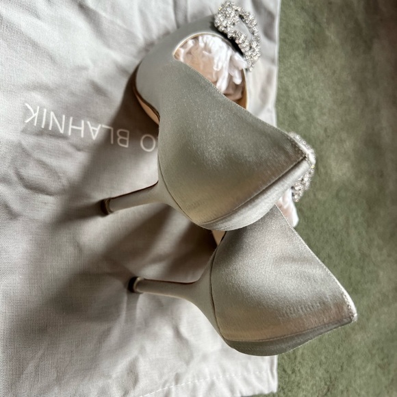 Sold! authentic classic Manolo Blahnik 105 Pearl grey Satin Pumps 36 - Picture 2 of 3